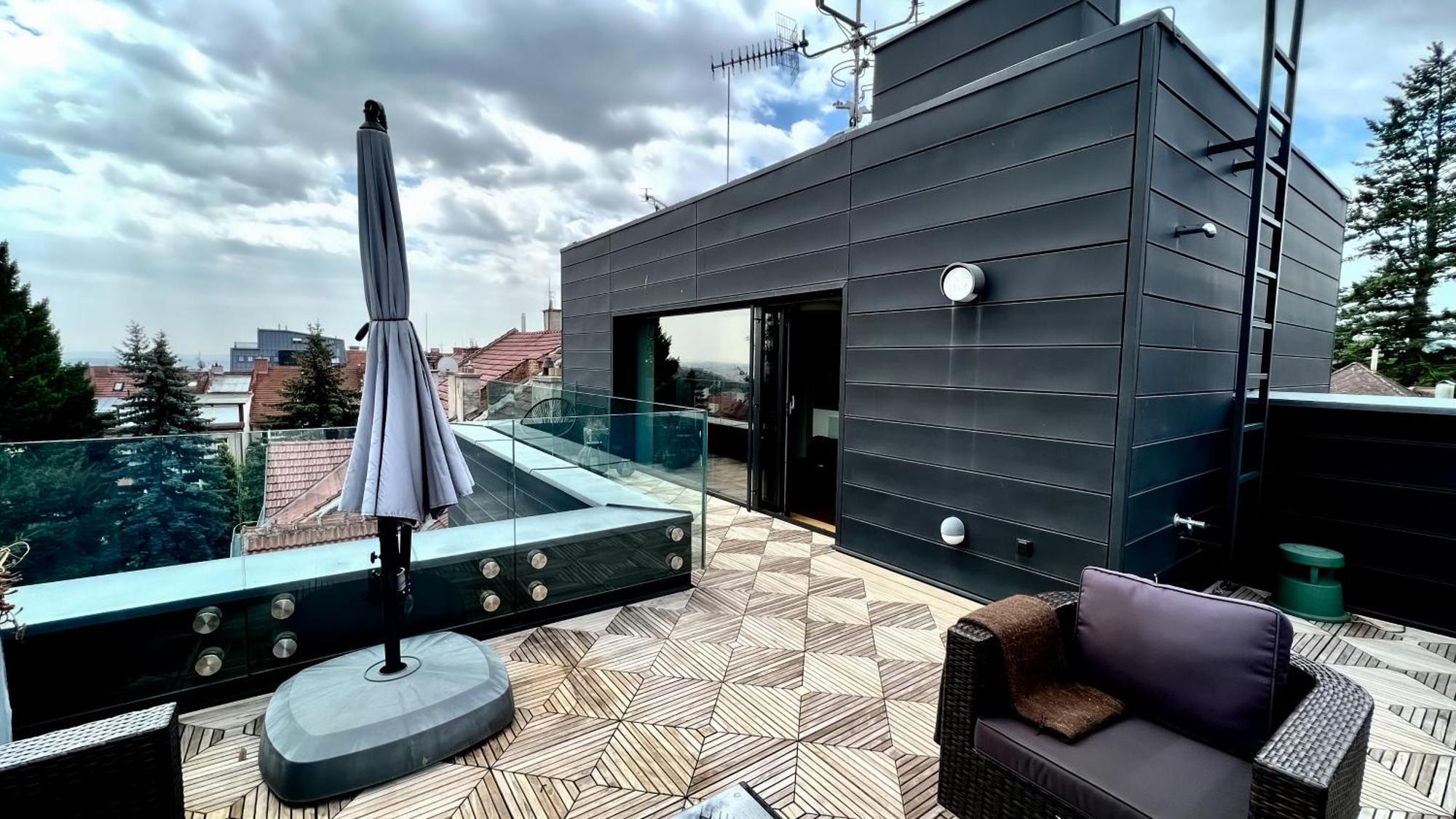 Apartman Se Saunou A Terasou S Vyhledem Na Брно Экстерьер фото