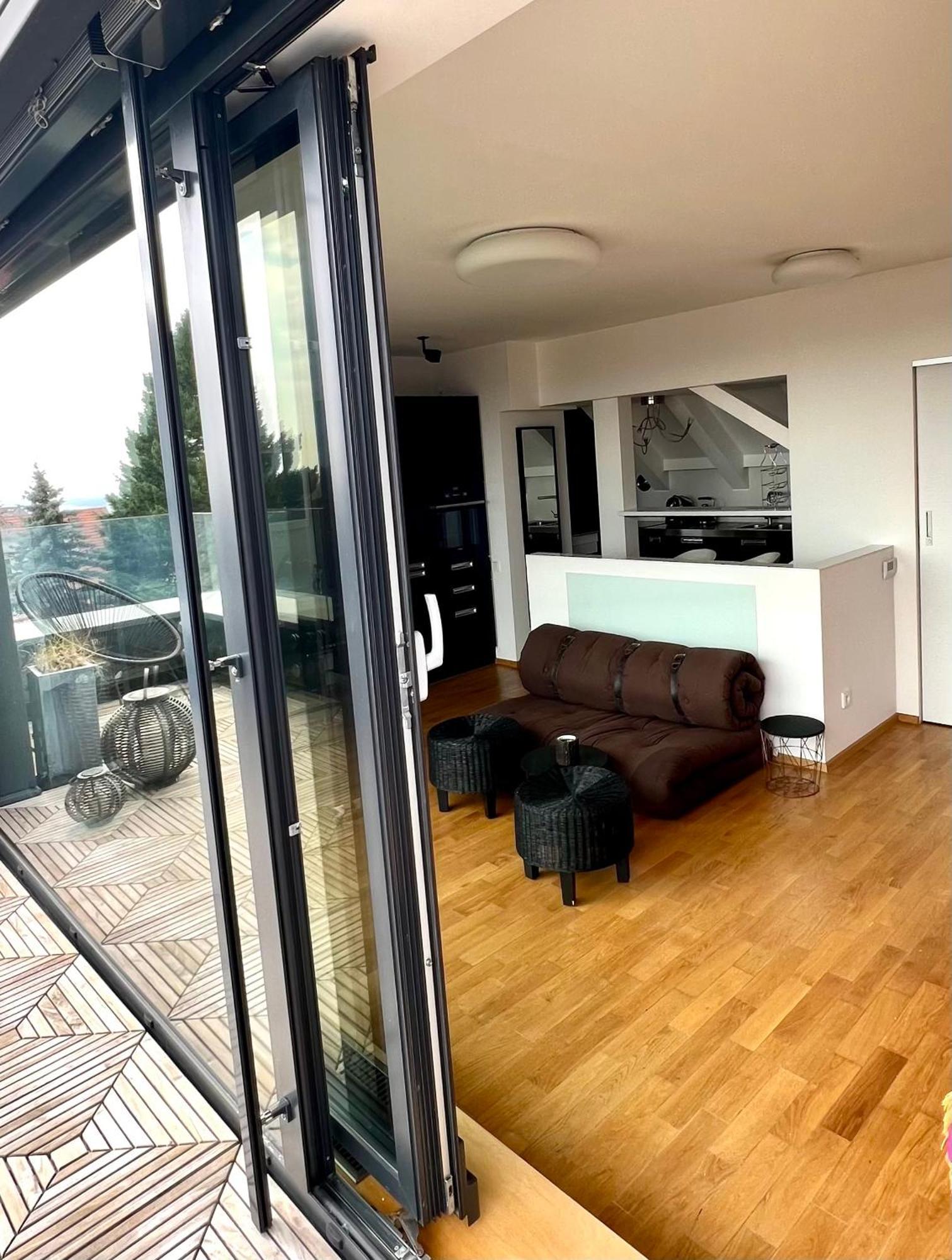 Apartman Se Saunou A Terasou S Vyhledem Na Брно Экстерьер фото