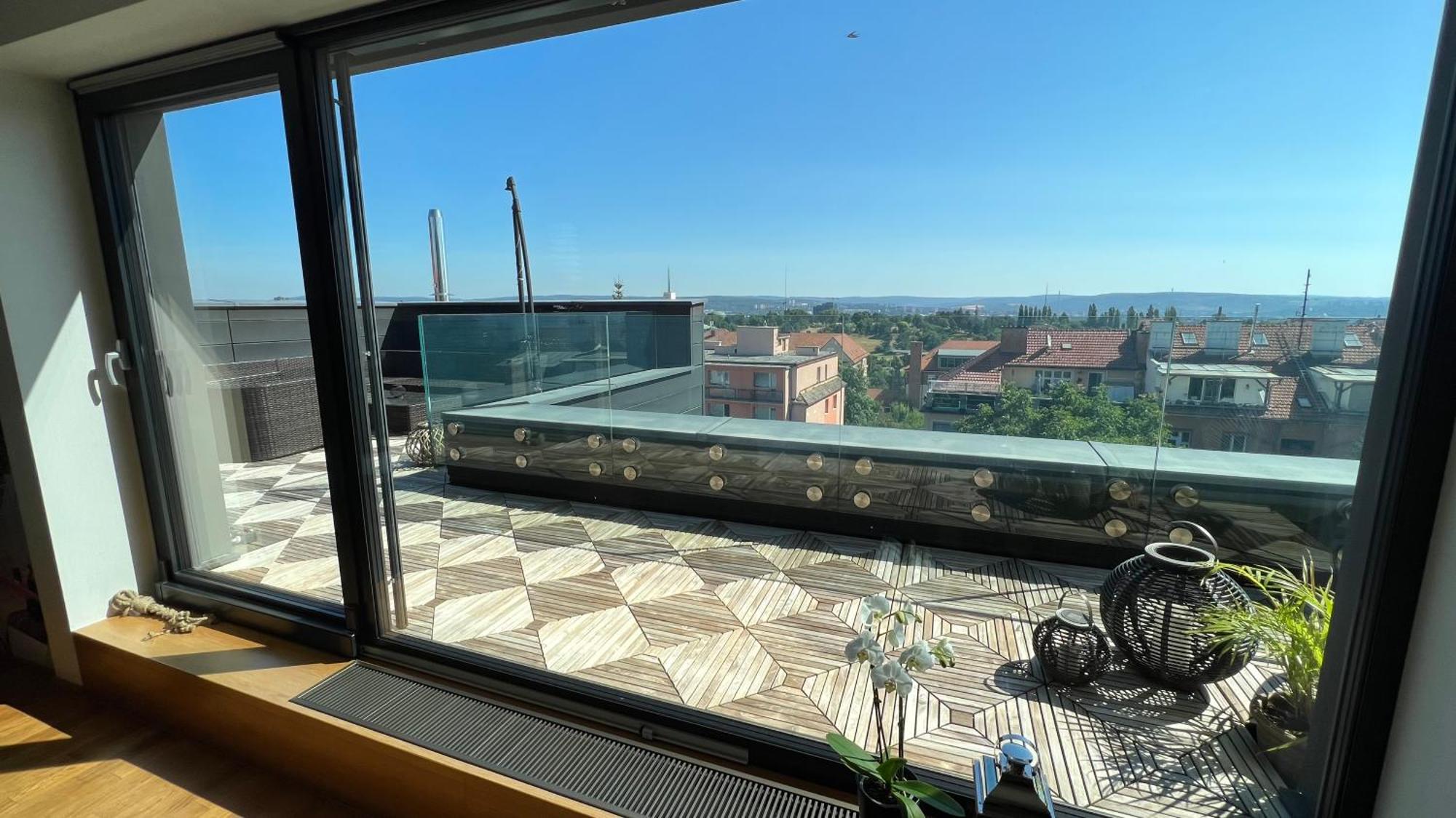 Apartman Se Saunou A Terasou S Vyhledem Na Брно Экстерьер фото
